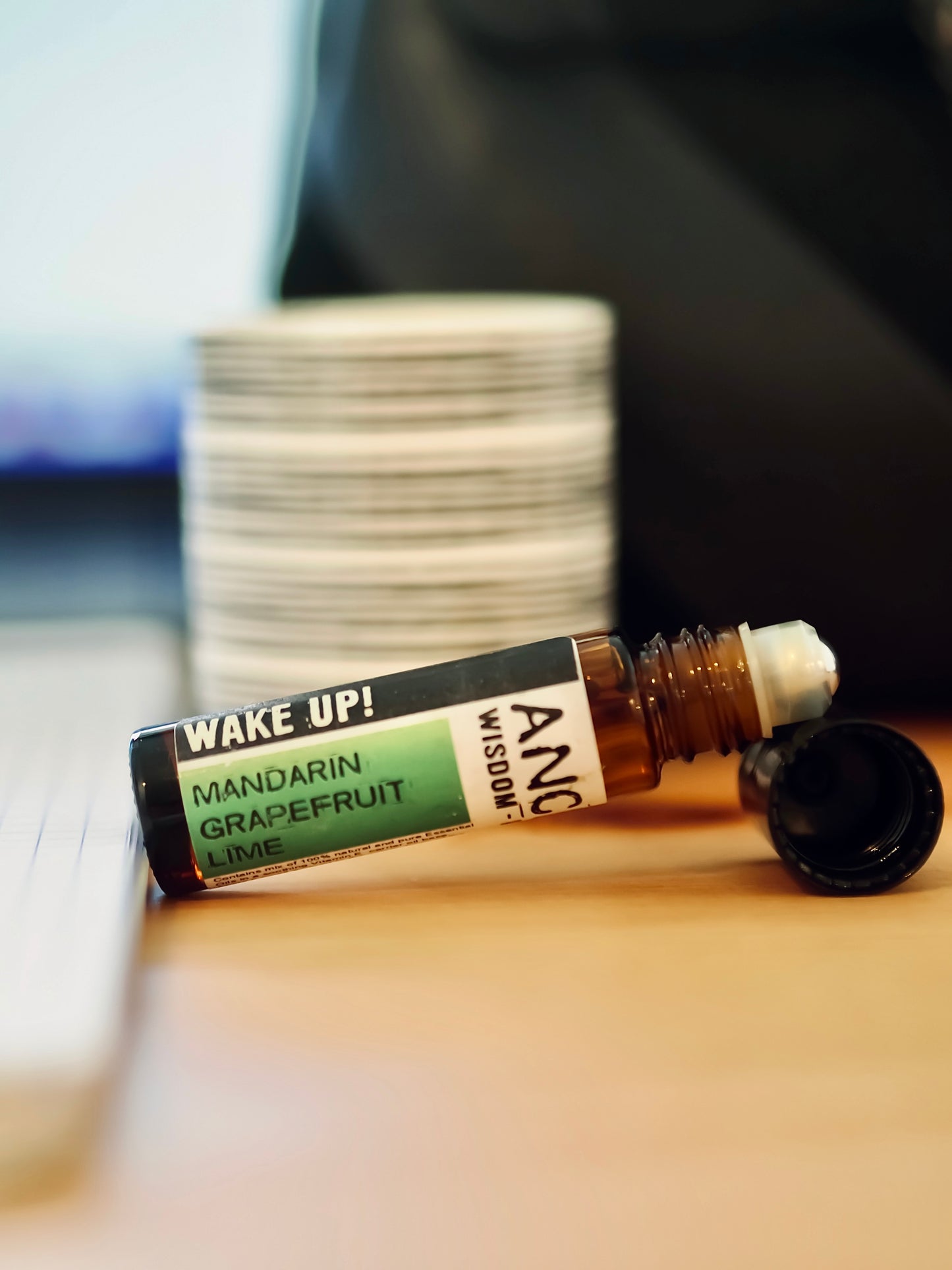 ENERGY AND MOOD BOOSTER RITUAL : Lemon Verbena Mist + Wake Up Roll on + Happiness Essential Oils Blend